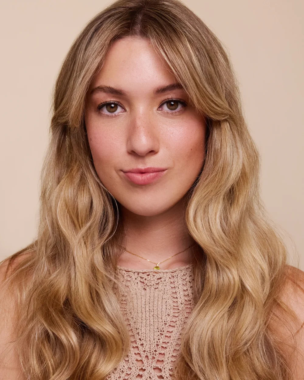 Enchanted Island Conditioner - Model mit gesunden Haaren
