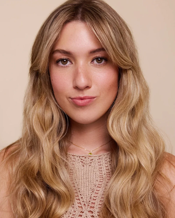 Enchanted Island Conditioner - Model mit gesunden Haaren