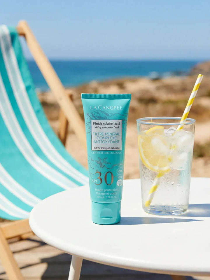 La Canopée Milky Sunscreen Fluid SPF30 - am Strand