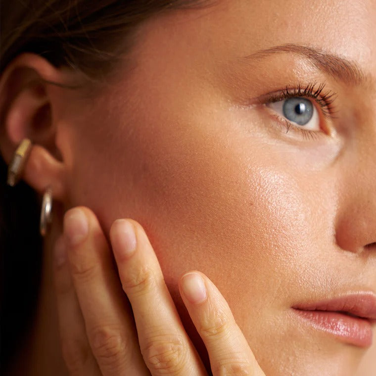 Pure U. Bronzing Balm Coast Life - mit sonnenverwöhntem Look, vielseitig einsetzbar für mittlere Hauttypen geeignet.