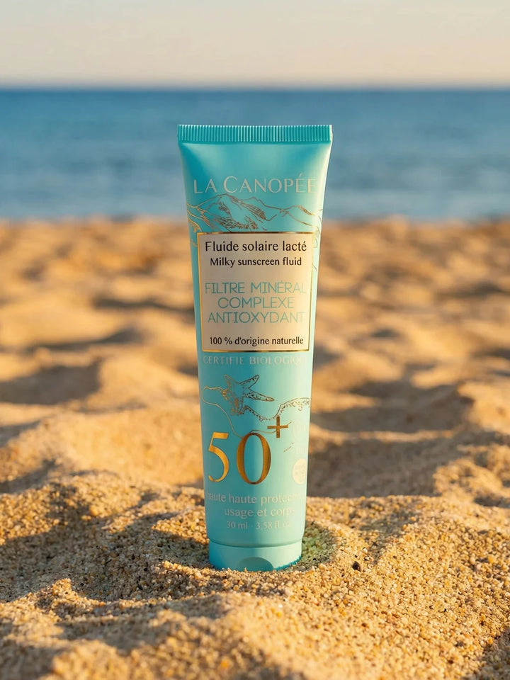 La Canopée Fluide Solaire Lacté SPF50+ Sonnencreme am Strand