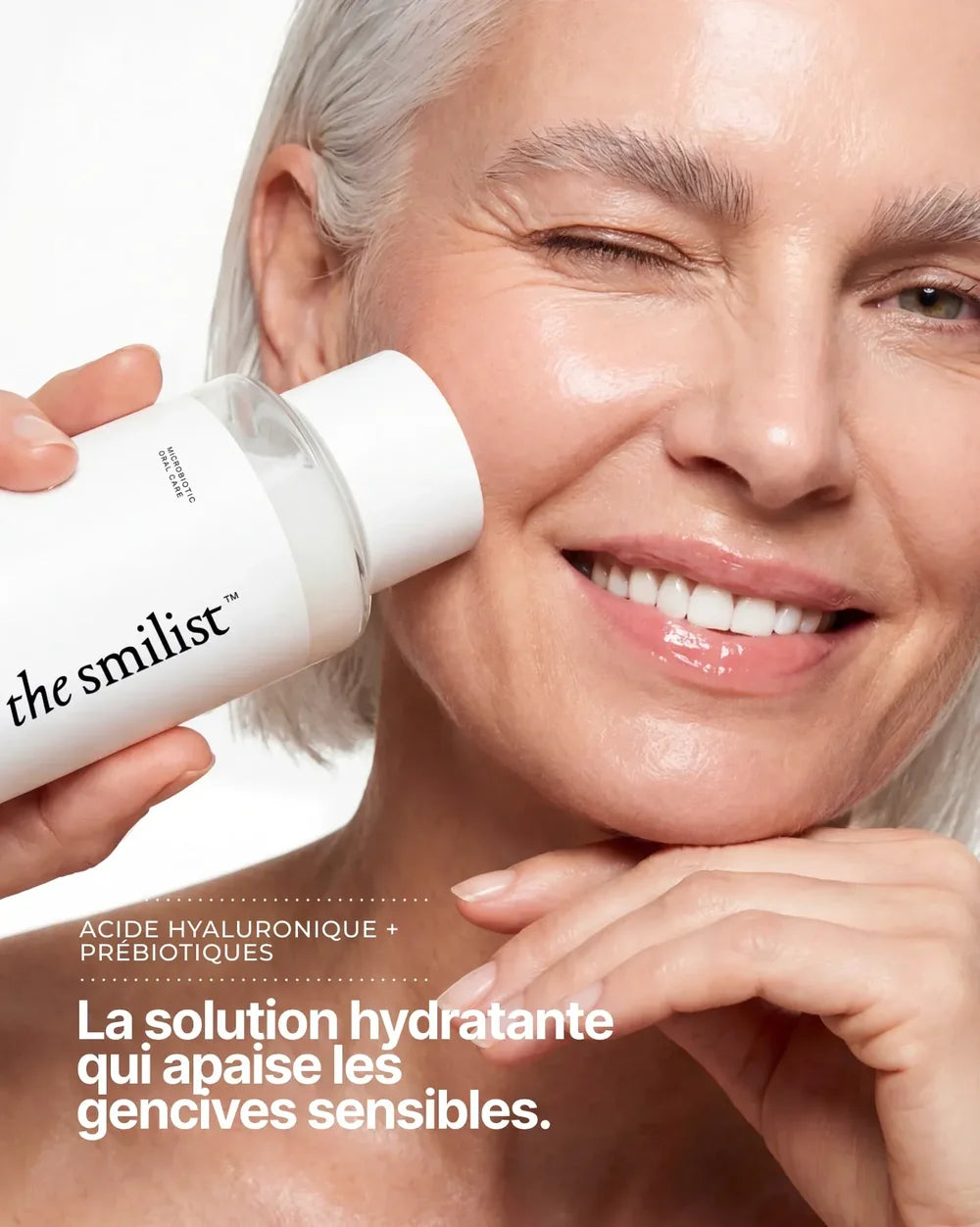 Hydra-Comfort Gum Micro-Emulsion 200 ml von The Smilist - Model hält Produkt neben Zähne, Wirkung