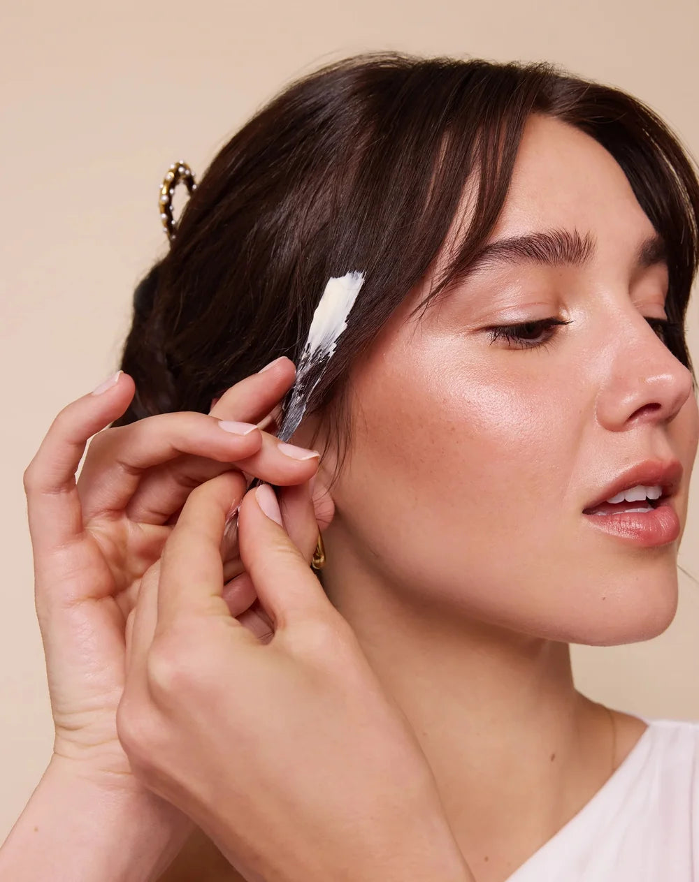 Anwendung der Rahua Control Cream Curl Styler Lockencreme für definierte Locken