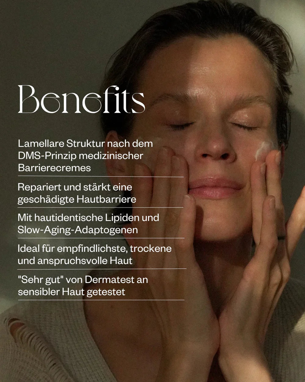 The Adaptogen Biomimetic Barrier Cream von ruhi - Benefits, im Hintergrund Frau die Produkt aufträgt