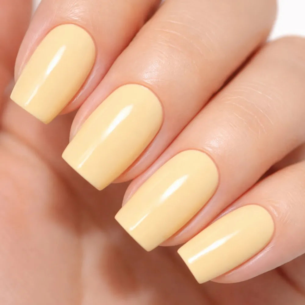 Butter Cream von Kure Bazaar - auf Nägeln