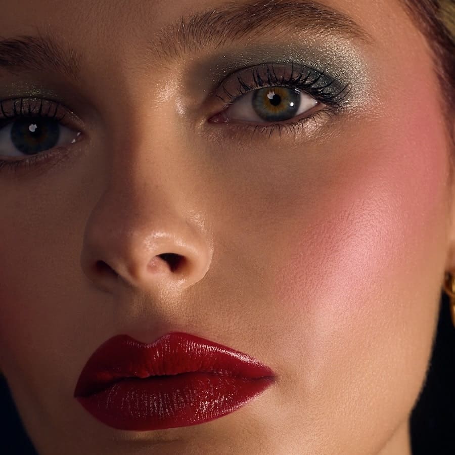 Le Rouge Français Powder Blush 310 Theodora - Model Close-up