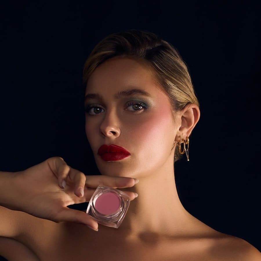 Le Rouge Français Powder Blush 310 Theodora - Model