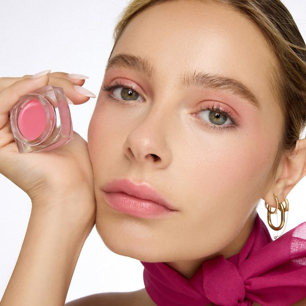 Le Rouge Français Tinted Lip Balm 250 Davia - Model mit Lip Balm