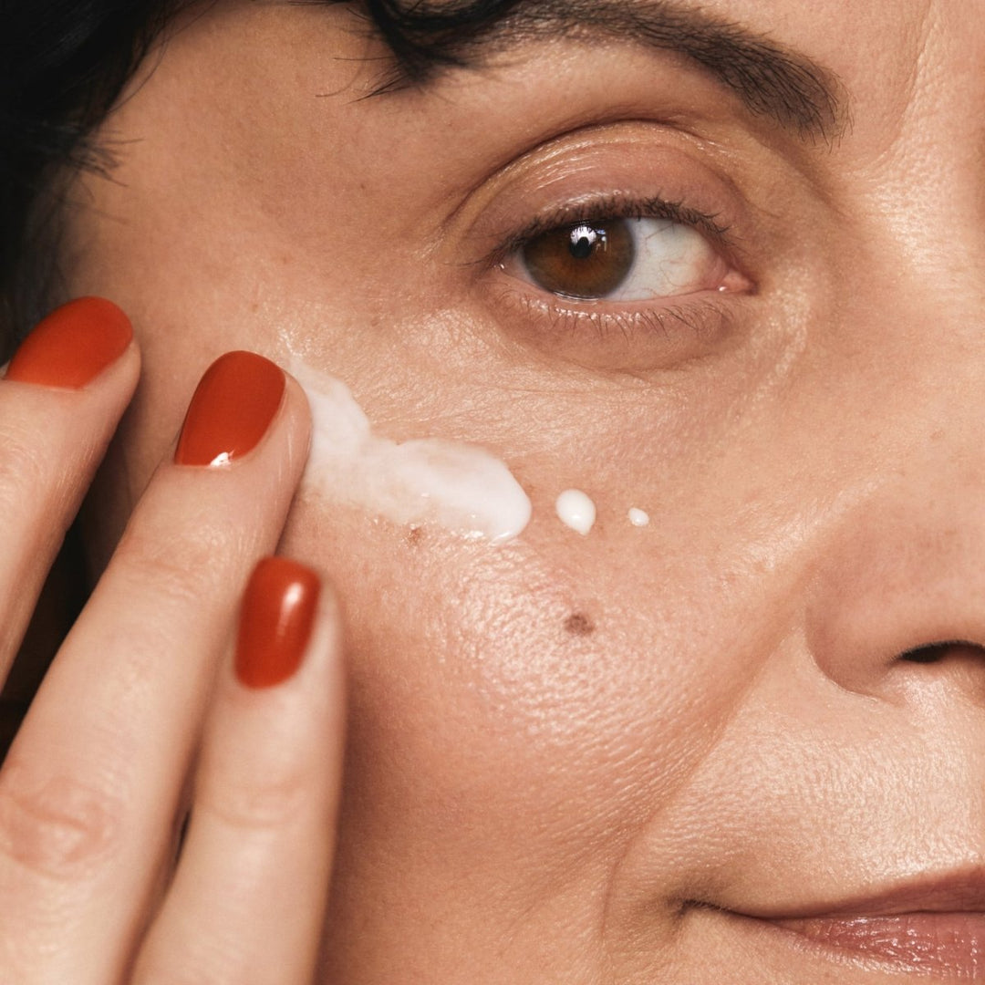 Mádara Age Pro Contour Wrinkle Eye Cream - Model