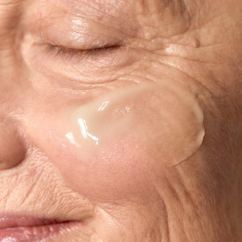 Mádara Age Pro Intense Wrinkle Serum - Model