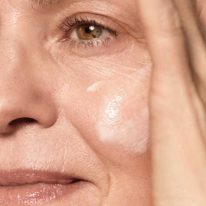 Mádara Age Pro Renew Night Cream - Model