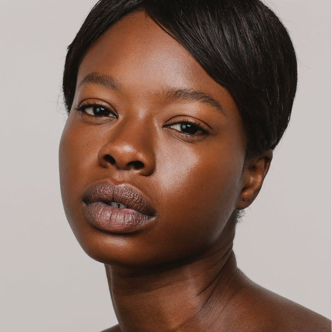 Mádara Skin Equal Soft Glow Foundation Chestnut – natürlicher Teint mit Soft-Glow-Finish