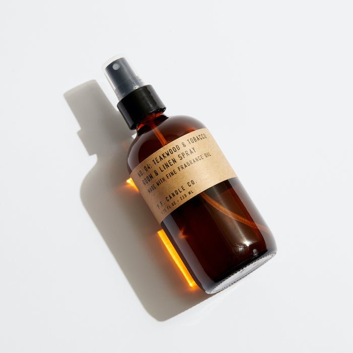 P.F. Candle Co. No. 04 Teakwood & Tobacco Room & Linen Spray - Freisteller
