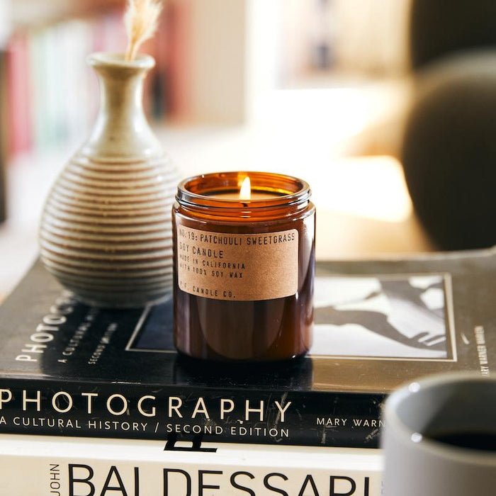 P.F. Candle Co. No. 19 Patchouli Sweetgrass 204 g - Mood burning candle