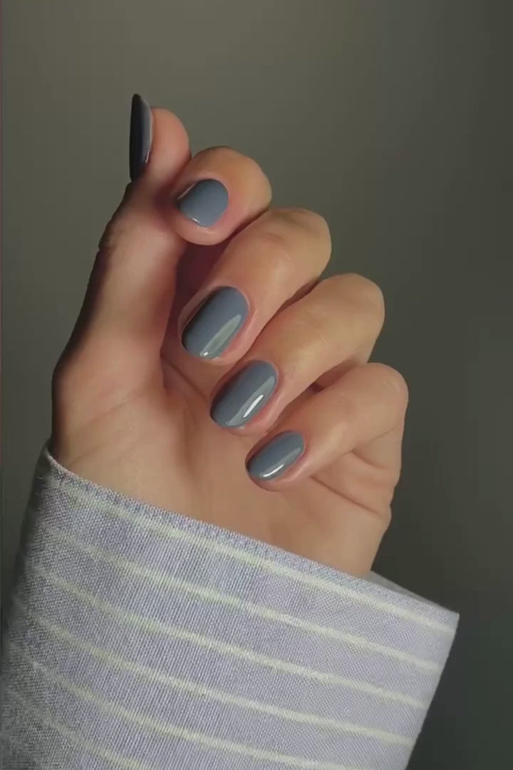Bleue Cendré Nagellack Video – premium Nagellack für langen Halt und eine professionelle Maniküre