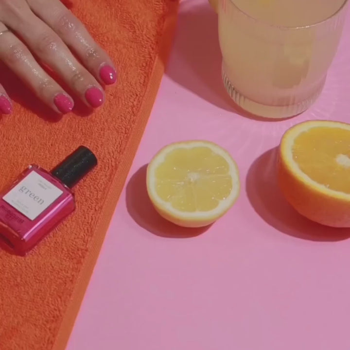 Manucurist Pétula 15 ml - pflanzenbasierter Nagellack in Rosa - Video
