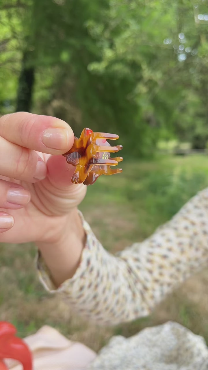 Zwei Vogel Mini-Haarklammern von Coucou Suzette im Video