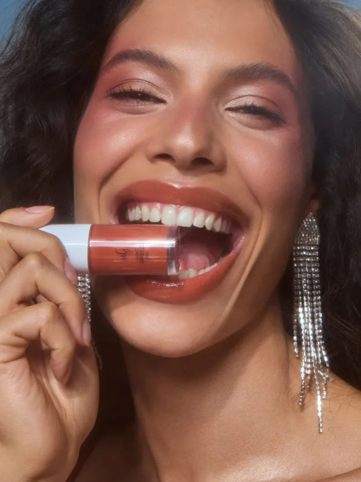Und Gretel Gliz High-Shine Lip Oil - Studio 54 03 Model Mood
