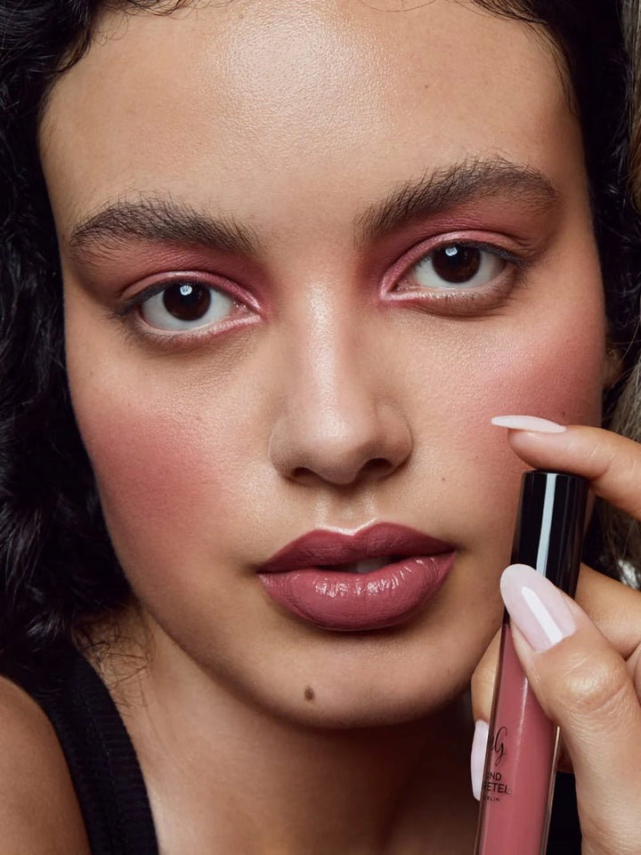 Kus Lipstick Mellow Mauve 03 Model