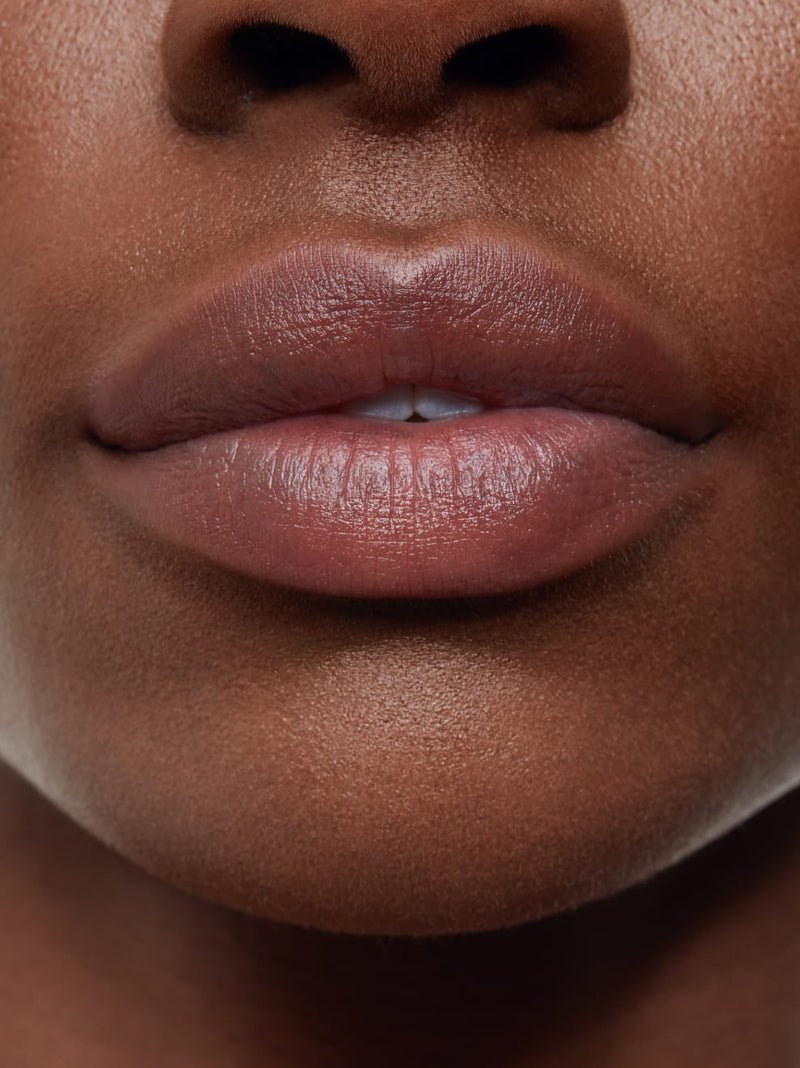 Tagarot Tinted Nourishing Balm Goji Model Lips