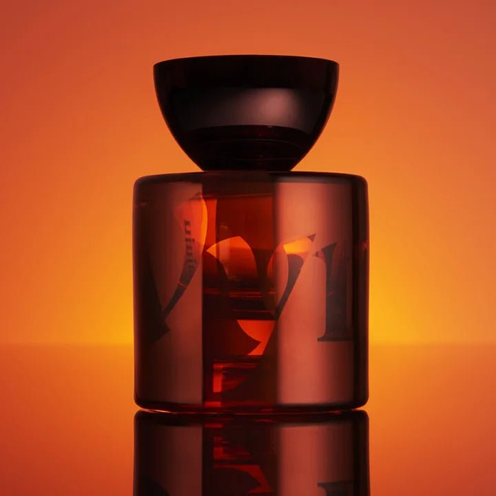 Vyrao Mamajuju Eau de Parfum - Flakon im Licht