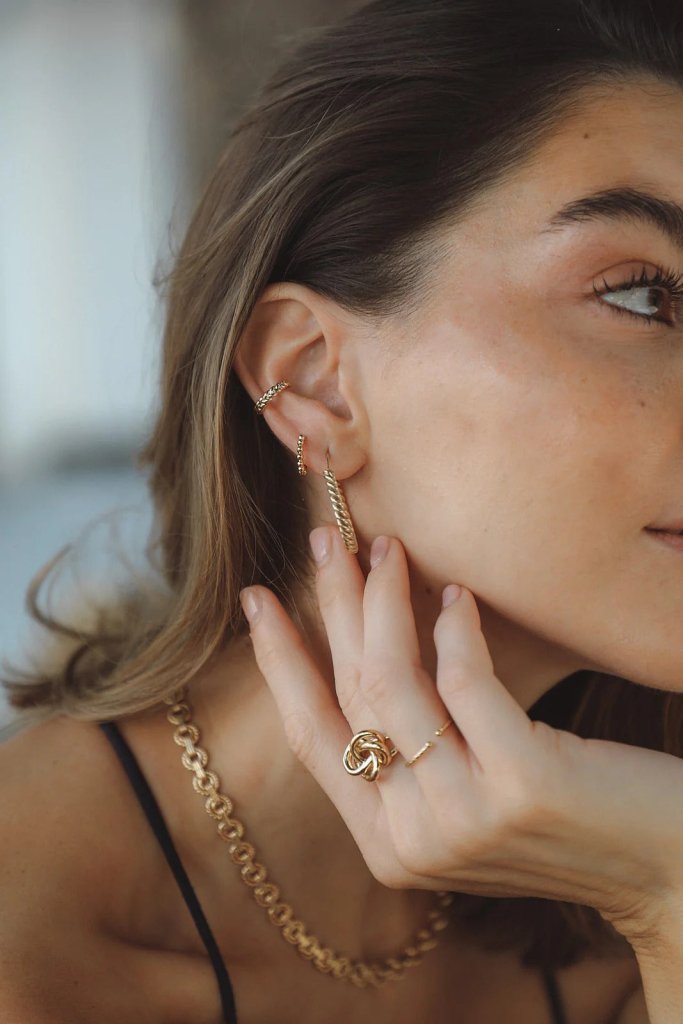 Waekura Aria Earrings - Model Details