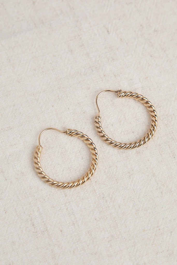 Waekura Aria Earrings - Produktfoto beiger Hintergrund