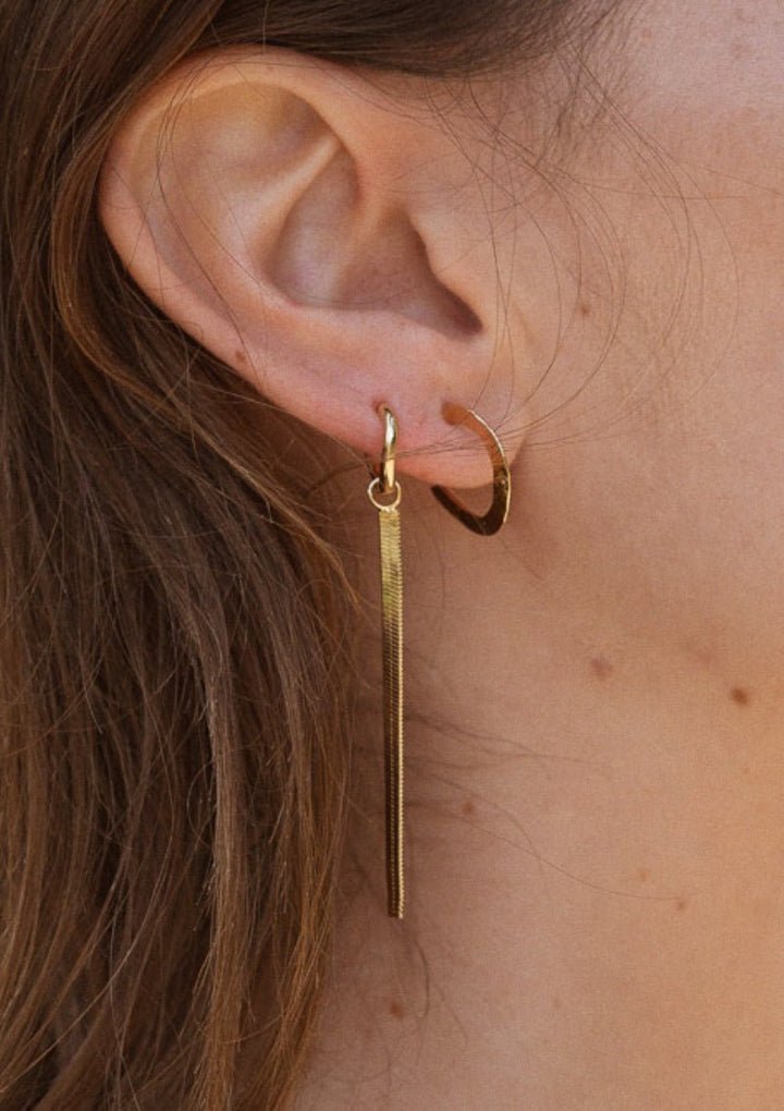 Waekura Mini Twist Creoles - Model Close-up