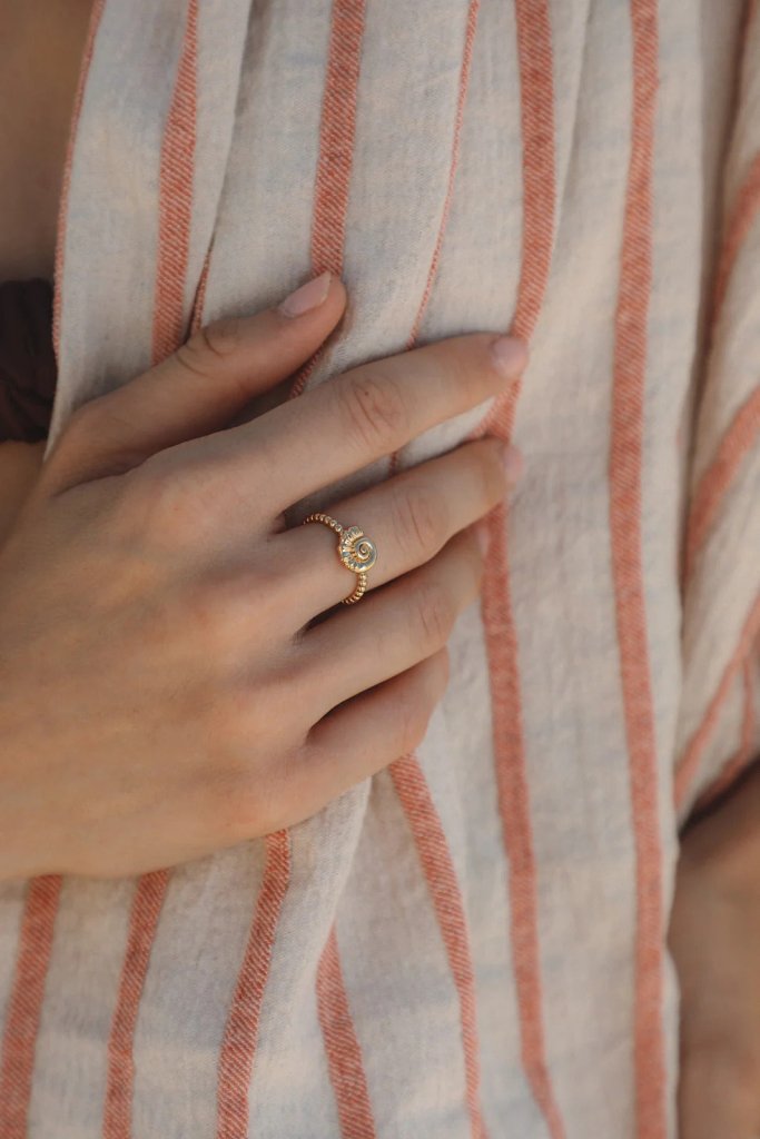 Waekura Noélie Ring - Close-up 2