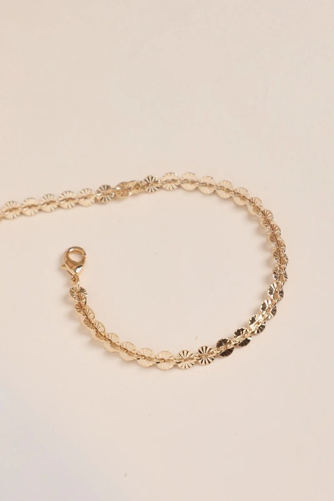 Waekura Pio Bracelet - beiger Hintergrund
