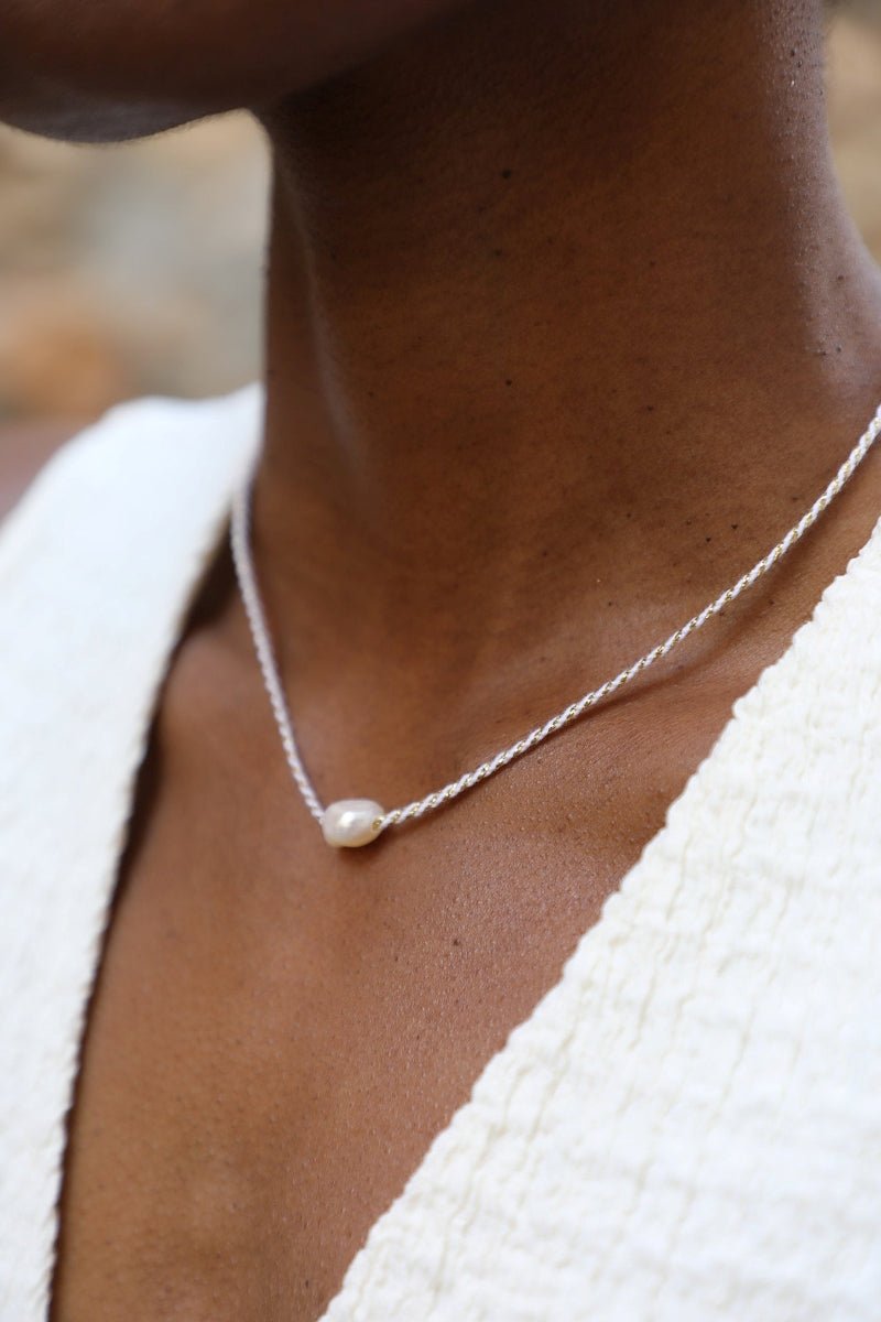 Waekura Soller Necklace - Model