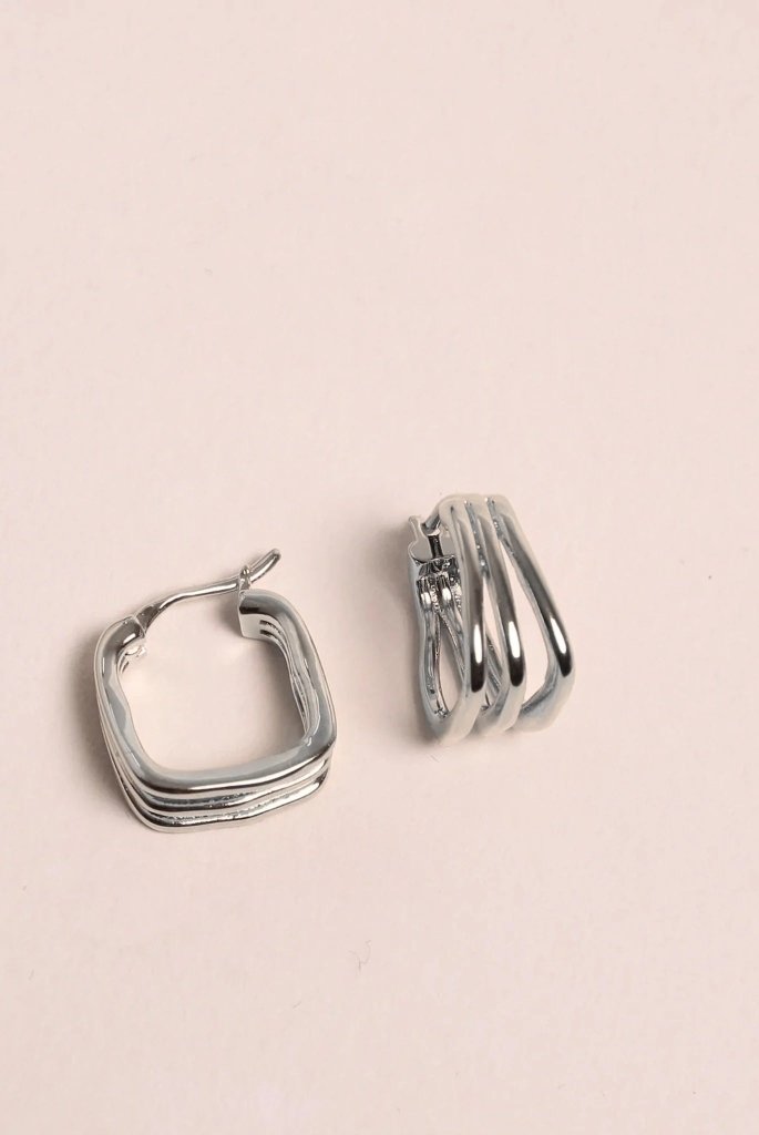Waekura Yago Earrings Palladium - beiger Hintergrund